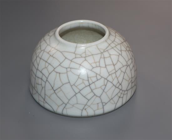 A Chinese crackleware brush washer